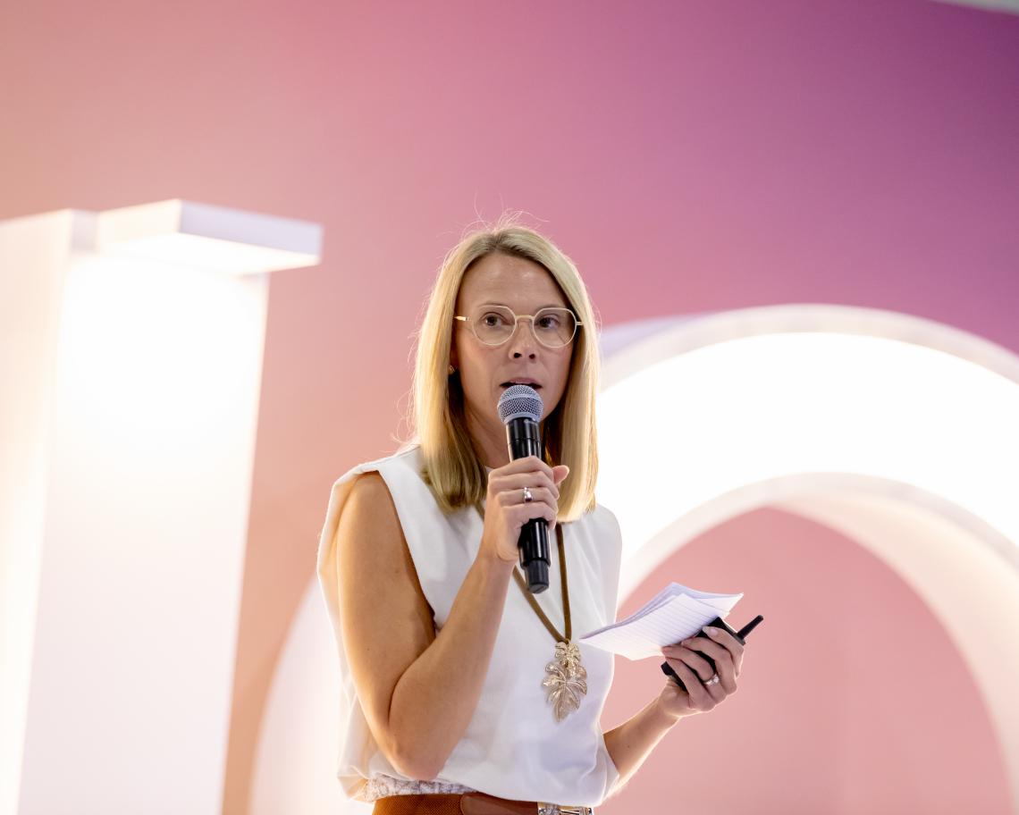 Kelin Kushin on stage at Vision Expo West 2025 pitching VVP as part of the VSP Innovation Challenge